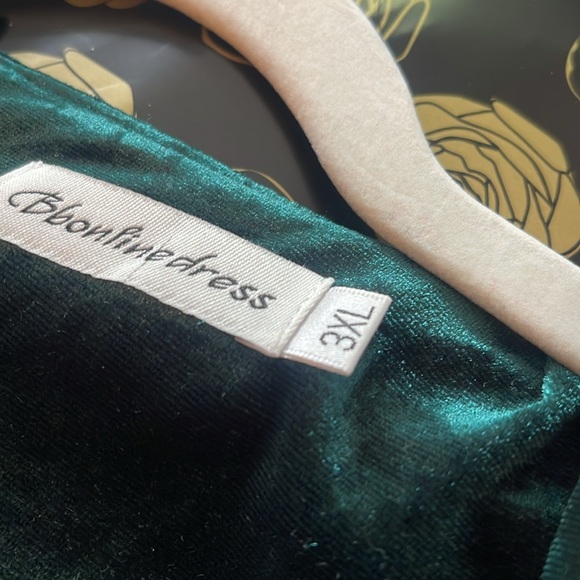 Green velvet dress - Picture 4 of 4